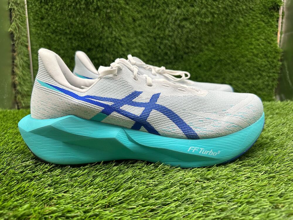 Asics Novablast 6 1011C243 Athletic Sneaker Men's 10.5 White Woven Road Running